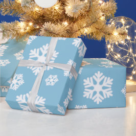 Chic White Snowflakes Nordic Pattern on Ice Blue Geschenkpapier