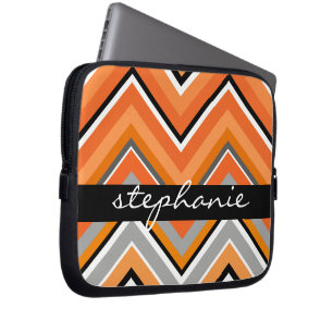 Chic Zickzack Muster Schwarz Grau Orange mit Name Laptopschutzhülle