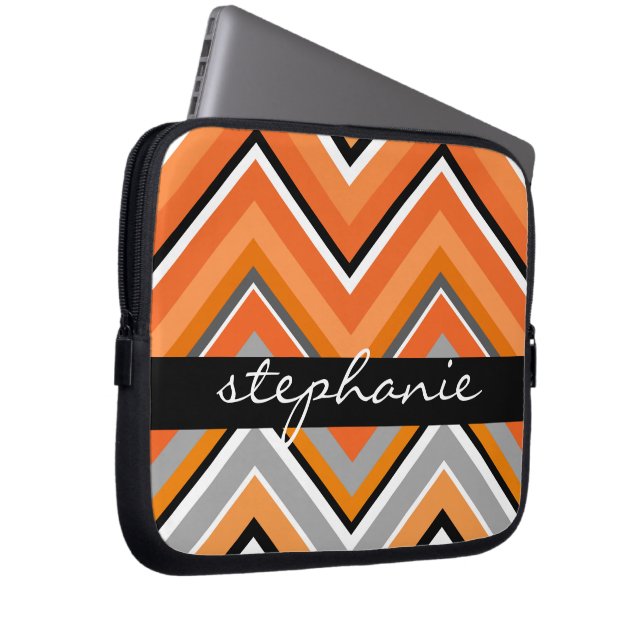 Chic Zickzack Muster Schwarz Grau Orange mit Name Laptopschutzhülle (Vorne Rechts)