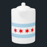 Chicago-Flaggenteekanne!<br><div class="desc">Reizender Teetopf mit der ikonenhaften Front und der Mitte Chicago-Flagge stolz! Völlig kundengerecht mit Ihrem eigenen Text oder Fotos--sehen Sie bitte meine anderen Produkte für die zusammenpassenden Schalen und volle Linie der Chicago-Flaggenprodukte an. Wenn es ein Einzelteil gibt, möchten Sie, das nicht noch aufgeführt ist, bitte gelassen mir wissen, ich...</div>