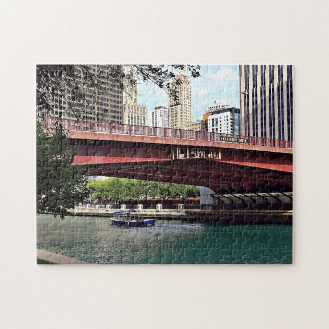 Chicago IL - Wassertaxi unter Columbus Dr. Bridge (Horizontal)
