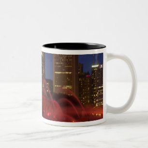 Chicago, Illinois, Buckingham-Brunnen Zweifarbige Tasse