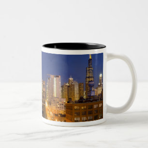 Chicago, Illinois, Skyline-Aufnahme von West Loop Zweifarbige Tasse