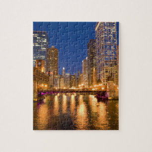Chicago, Illinois, Skyline und Chicago River bei