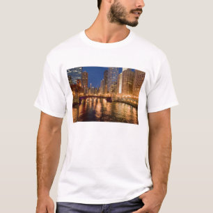Chicago, Illinois, Skyline und Chicago River um 2 T-Shirt