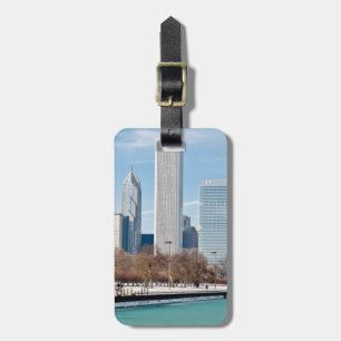 Chicagoer Skyline über den gefrorenen Lake Michiga Gepäckanhänger