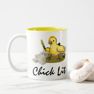 Chick Lit Writer with Paper and Feather Quill Zweifarbige Tasse