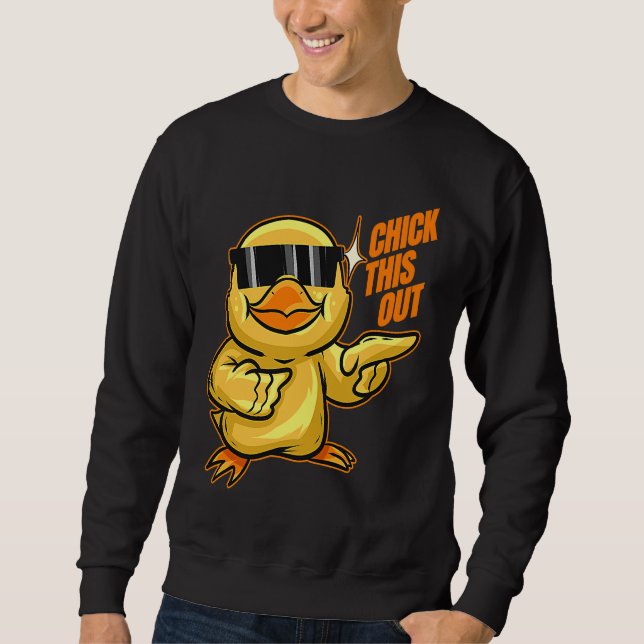 Chick This Out Chick With Sun Glasses On Easter Sweatshirt (Vorderseite)