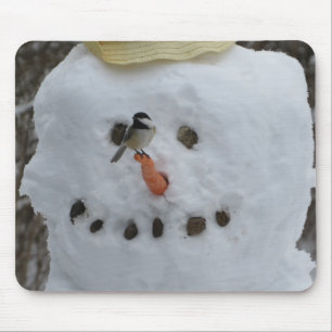 Chickadee auf Snowman Carrot Nose Mousepad
