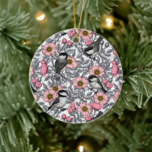 Chickadee in der Keramik der wilden Rose Ornament
