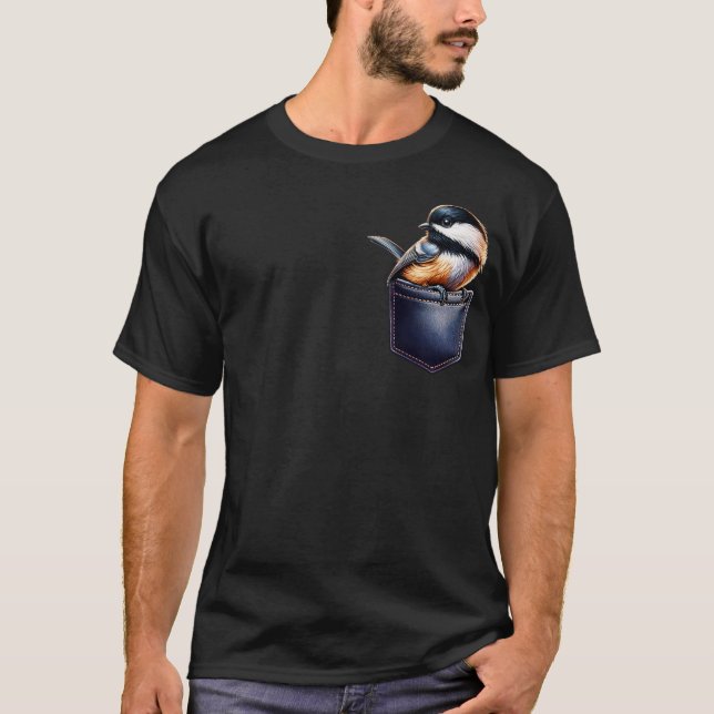 Chickadee in Pocket Bird Lover Watcher Vogelbeobac T-Shirt (Vorderseite)