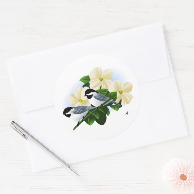Chickadee und Dogwood-Blume Runder Aufkleber (Umschlag)
