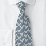 Chicken Hen Poultry Krawatte<br><div class="desc">Eine staubige,  blau-graue und weiße Hühnergestaltung für Hühner- und Geflügelliebhaber,  Bauer,  Kleinhalter und Hühnerflüster. Originelle Kunst von Nic Squirrell.</div>