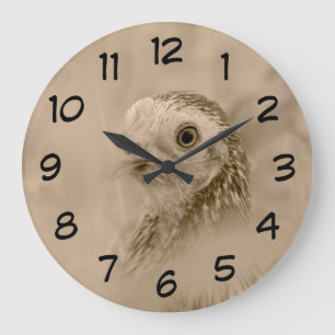 Chicken Portrait in Sepia Große Wanduhr