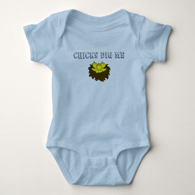 Chicks Dig Me Baby Strampler (Vorderseite)