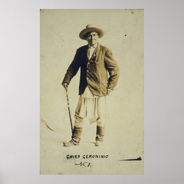 Chief Geronimo Stehend Portrait 1904 Poster (Vorne)