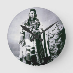 Chief Joseph (1840-1904) c.1880 (b/w photo) Runde Wanduhr