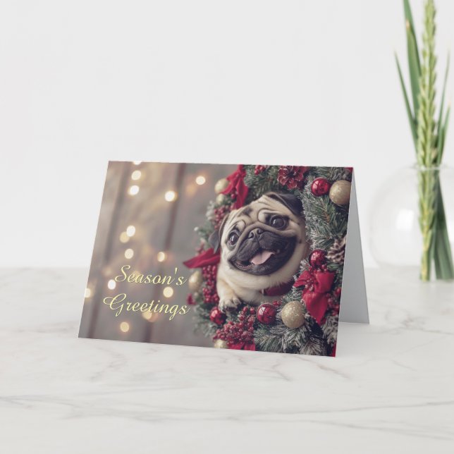 Chien de carlin dans une carte de Noël de couronne (Devant)