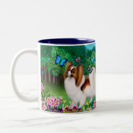 Chien de Papillon dans la tasse de jardin