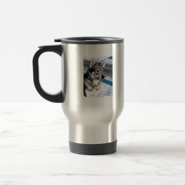 Chien de traîneau dans la tasse de voyage de neige (Gauche)