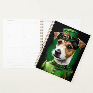 Chien Jack Russell en tenue de la Saint-Patrick
