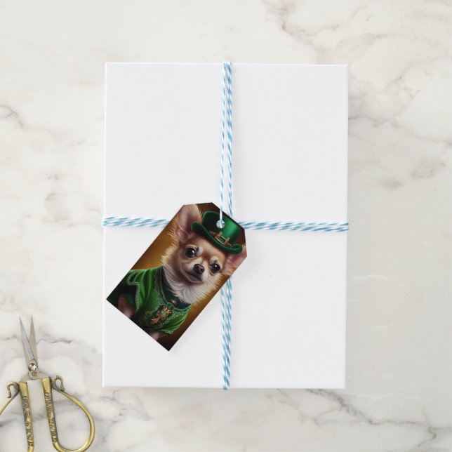 Chihuahua Dog in St. Patrick's Day Dress Geschenkanhänger (Mit Garn)