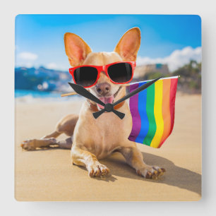 Chihuahua Hund am Strand Quadratische Wanduhr