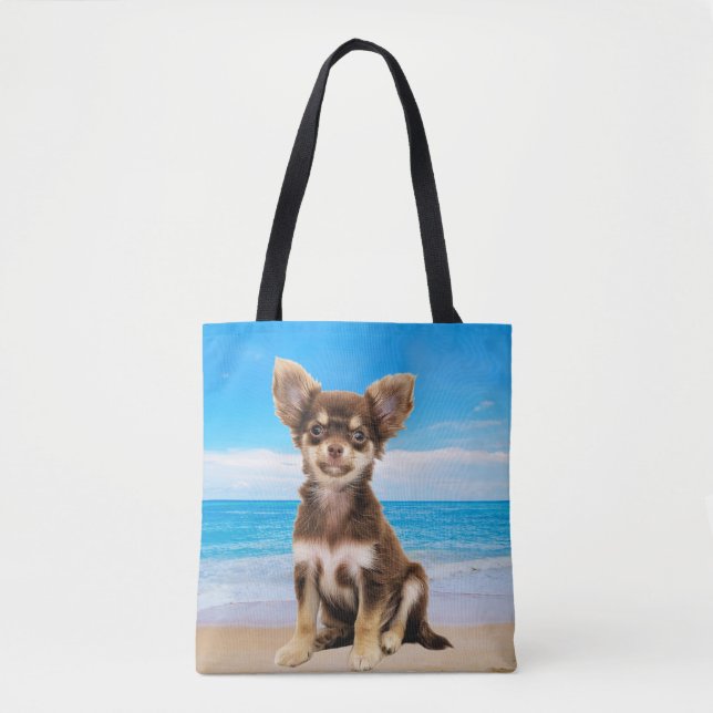 Chihuahua Hund sitzt am tropischen Strand Tasche (Vorderseite)