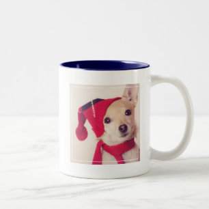 Chihuahua in der Winter-Kappe Zweifarbige Tasse