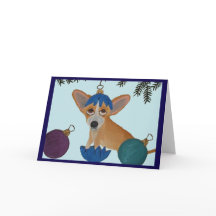 Chihuahua in zerbrochenem Weihnachtsschmuck