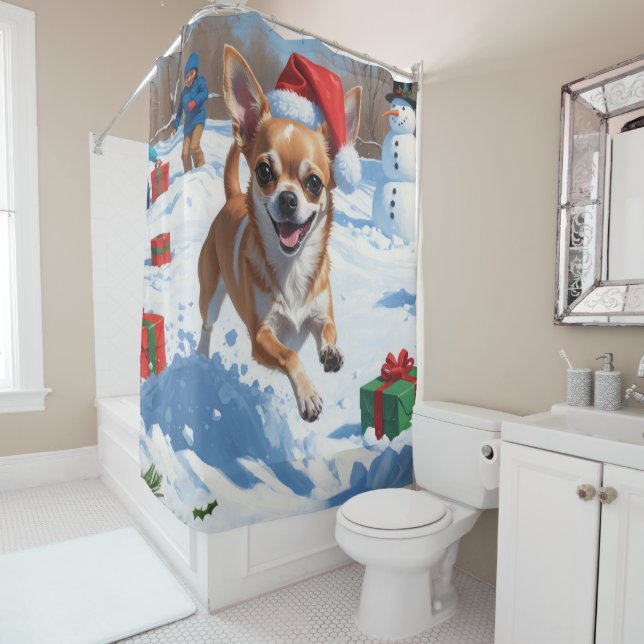 Chihuahua läuft in Schnee mit Weihnachtshut Duschvorhang (Beispiel)