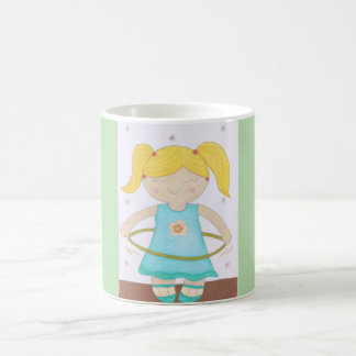 Child playing with a hula hoop kaffeetasse