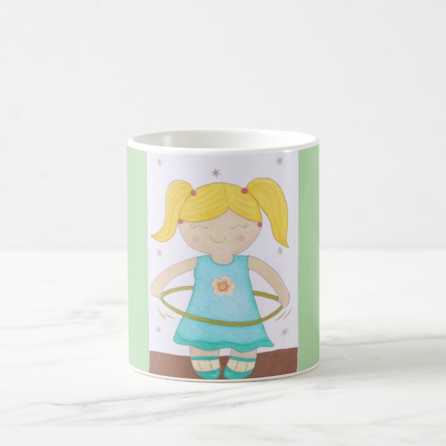 Child playing with a hula hoop kaffeetasse (Mittel)