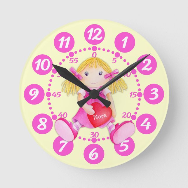 Child's cute rag doll heart art pink yellow clock runde wanduhr (Vorderseite)