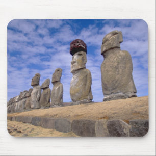 Chile, Osterinsel. Das 15 Moais bei Ahu Mousepad