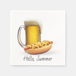 Chili Hot Dog und Bier auf Weiß Serviette