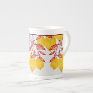 Chili und Turmerin auf einer Knochen-China-Tasse Prozellantasse
