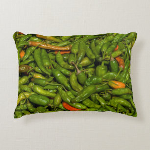 Chilis zum Verkauf auf dem Markt Dekokissen