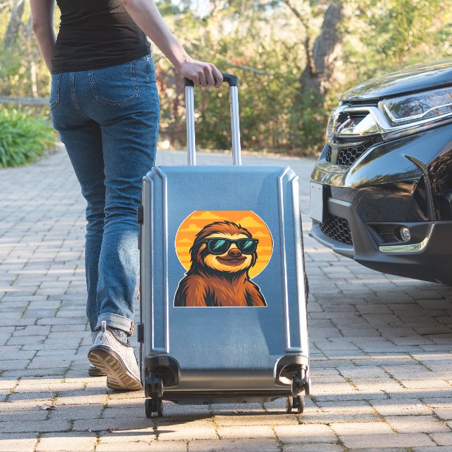 Chill Sloth with Sunglasses - Retro Sunset Vibes C Aufkleber (Koffer Insitu)