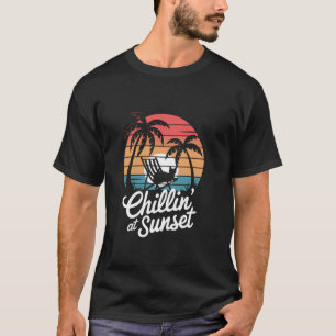 Chillen bei Sonnenuntergang mit Katzensilhouette T-Shirt