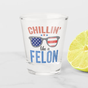 Chillin wie ein Felon Trump American Election USA Schnapsglas