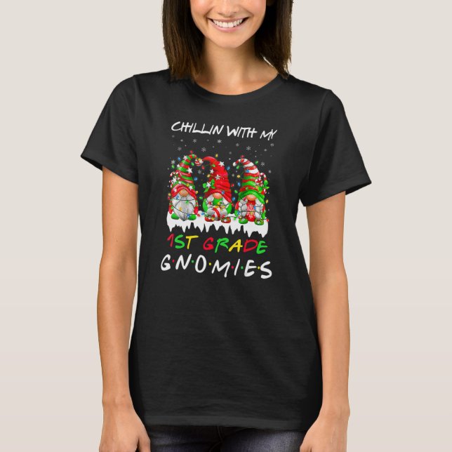 Chillin With My 1st Grade Gnomies Teacher Christma T-Shirt (Vorderseite)
