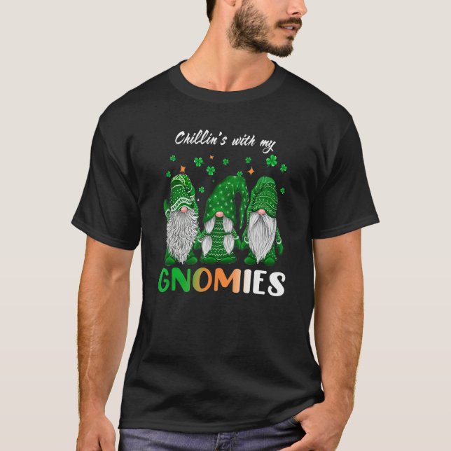 Chillin's With My Gnomies St Patrick's Day Shamroc T-Shirt (Vorderseite)