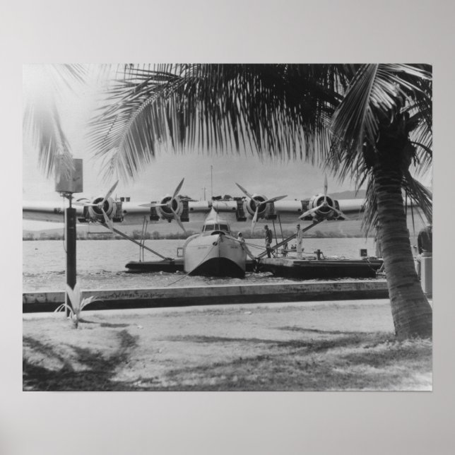 China Clipper Festmachen auf Hawaiianinsel Poster (Vorne)