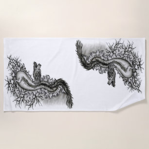 China Dragon, Schwarzweiß-Design in Tattoostyl Strandtuch