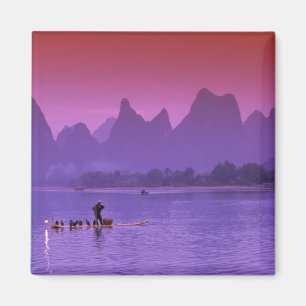 China, Guanxi. Li Fluss einzelner Kormoran Magnet