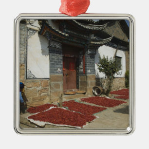CHINA, Provinz Yunnan, Tianshengying. Trocknen Silbernes Ornament