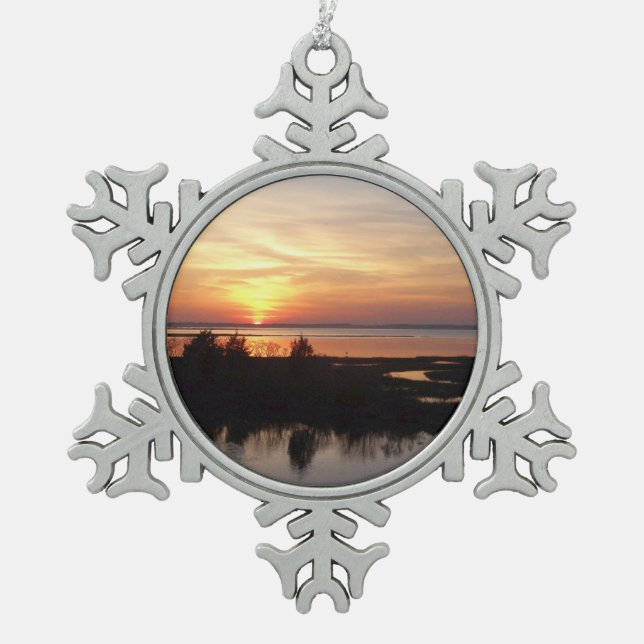 Chincoteague Sunset II Virginia Landschaft Schneeflocken Zinn-Ornament (Vorderseite)