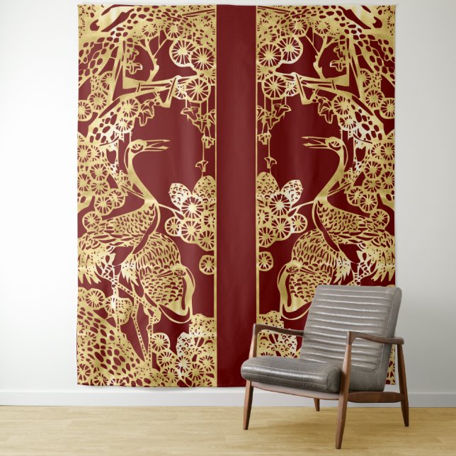 Chinesische Goldkrane über Rot Wandteppich (Beispiel)