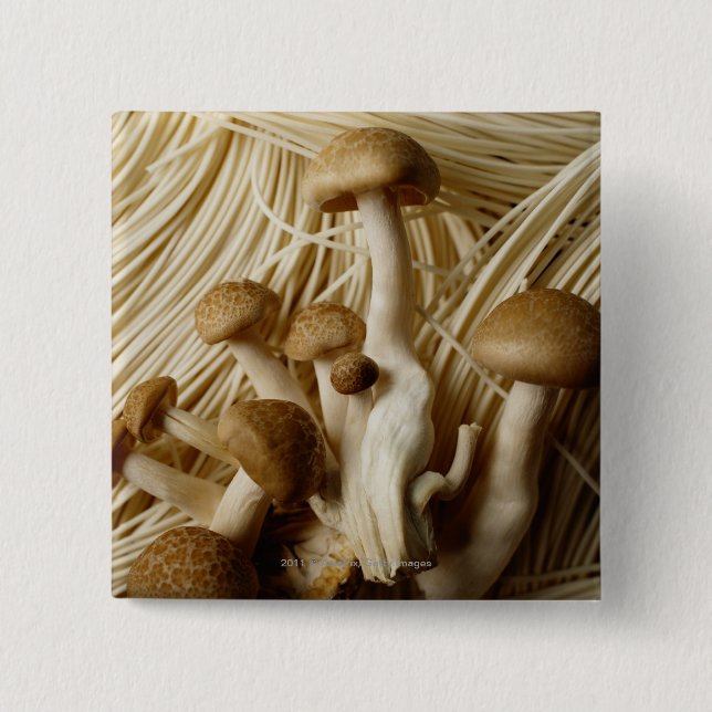 Chinesische Nudeln und Pilze Button (Vorderseite)